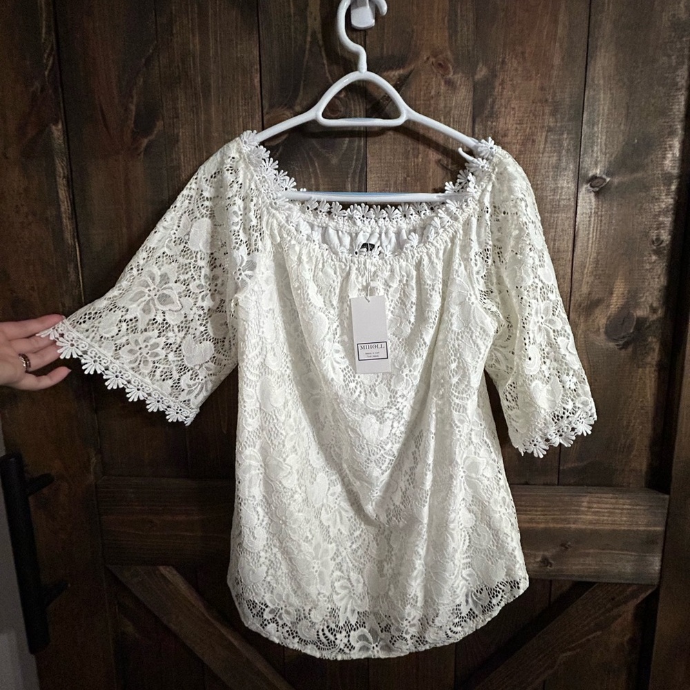 Women’s white lace summer top.  Sz M